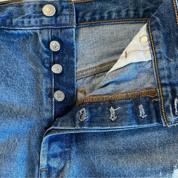 LEVI’S 501 Booty Shorts Denim Cut-offs Distressed Raw Hem Button Fly Womens W 34 - Picture 3 of 10